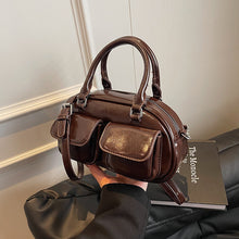 將圖片載入圖庫檢視器 JM-1394 韩版潮流小众设计腋下法棍包女 秋季新款单肩波士顿包保龄球包
