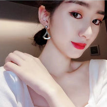 將圖片載入圖庫檢視器 JME-877 925银针女网红ins韩国气质新品潮冷淡风复古港风扇形耳饰耳环

