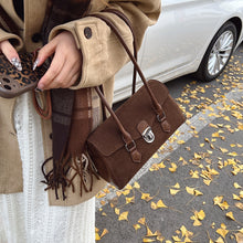 將圖片載入圖庫檢視器 JM-1391 批发通勤小包包女 新款潮冬季复古单肩包法式小众百搭腋下包
