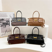 將圖片載入圖庫檢視器 JM-1396 复古高级质感软皮包包女 新款大容量通勤单肩腋下包手提凯莉包
