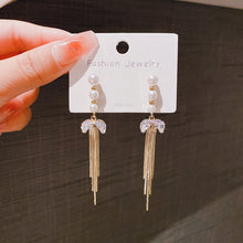 將圖片載入圖庫檢視器 JME-696 法式精致珍珠长款流苏耳环女轻奢时尚设计感耳坠高级感耳饰品
