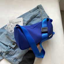 將圖片載入圖庫檢視器 JM-1213 流行爆款帆布女包时尚百搭轻便枕头包运动休闲百搭单肩斜挎包
