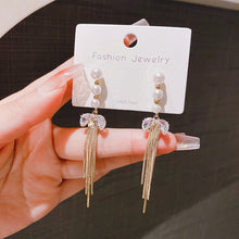 將圖片載入圖庫檢視器 JME-696 法式精致珍珠长款流苏耳环女轻奢时尚设计感耳坠高级感耳饰品
