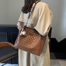 將圖片載入圖庫檢視器 JM-1418 大容量包包女包夏百搭 新款冬季单肩包今年流行通勤托特包
