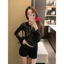 將圖片載入圖庫檢視器 JMA-1034 实拍 韩版辣妹蕾丝长袖T恤女春季性感气质收腰紧身设计感打底上衣
