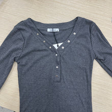 將圖片載入圖庫檢視器 JMA-1020 实拍 春季韩系辣妹v领修身收腰针织长袖上衣女独特别致打底衫内搭
