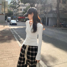 將圖片載入圖庫檢視器 JMA-1016 实拍 小花边正肩修身长袖打底衫女春季新款可外穿半开领T恤 3色
