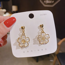 將圖片載入圖庫檢視器 JME-1008 S925银针2024春夏新品耳钉女日韩个性小众设计感耳环冷淡风耳饰潮
