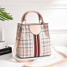 將圖片載入圖庫檢視器 JM-117 簡約時尚撞色嬉皮包水桶包大容量寬帶通勤斜挎包休閒軟皮包 女包
