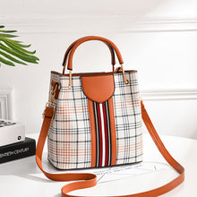 將圖片載入圖庫檢視器 JM-117 簡約時尚撞色嬉皮包水桶包大容量寬帶通勤斜挎包休閒軟皮包 女包
