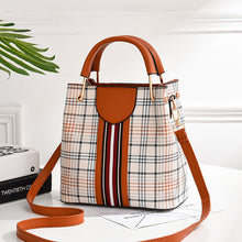 將圖片載入圖庫檢視器 JM-117 簡約時尚撞色嬉皮包水桶包大容量寬帶通勤斜挎包休閒軟皮包 女包
