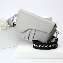 將圖片載入圖庫檢視器 JM-172 復古斜挎包半圓馬鞍包寬帶單肩小包 女包
