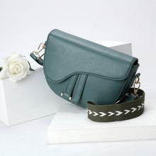 將圖片載入圖庫檢視器 JM-172 復古斜挎包半圓馬鞍包寬帶單肩小包 女包
