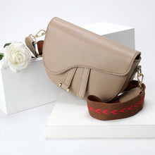 將圖片載入圖庫檢視器 JM-172 復古斜挎包半圓馬鞍包寬帶單肩小包 女包
