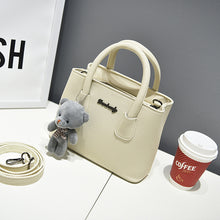 將圖片載入圖庫檢視器 JM-120 新款韓版時尚小熊女包斜挎單肩手提包 女包
