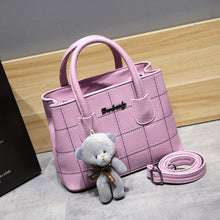 將圖片載入圖庫檢視器 JM-217 韓版時尚小熊女包斜挎單肩手提 女包
