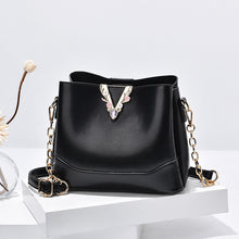 將圖片載入圖庫檢視器 JM-215 新款潮時尚寬肩帶斜挎包單肩水桶包 女包
