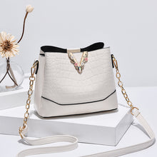 將圖片載入圖庫檢視器 JM-215 新款潮時尚寬肩帶斜挎包單肩水桶包 女包
