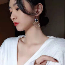 將圖片載入圖庫檢視器 4A805 新品網紅圓圈耳環女韓版黑色氣質誇張ins時尚耳飾耳鉤 925銀針
