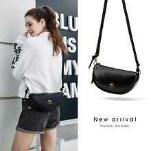 將圖片載入圖庫檢視器 JM-279 新款時尚百搭斜挎包小眾設計腰包復古餃子包 女包
