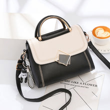 將圖片載入圖庫檢視器 JM-171 港風復古包新款網紅ins斜挎包徽章時尚手提小方包 女包

