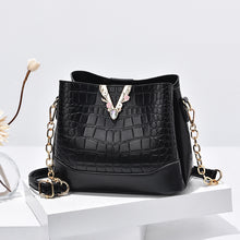 將圖片載入圖庫檢視器 JM-215 新款潮時尚寬肩帶斜挎包單肩水桶包 女包
