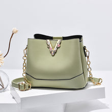 將圖片載入圖庫檢視器 JM-215 新款潮時尚寬肩帶斜挎包單肩水桶包 女包
