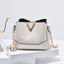 將圖片載入圖庫檢視器 JM-215 新款潮時尚寬肩帶斜挎包單肩水桶包 女包
