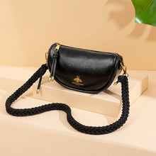 將圖片載入圖庫檢視器 JM-279 新款時尚百搭斜挎包小眾設計腰包復古餃子包 女包
