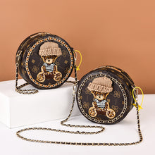 將圖片載入圖庫檢視器 JM-086 新款時尚復古女包春季休閒鏈條包斜挎小圓包小眾設計包 女包
