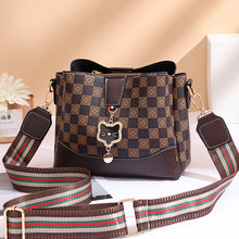 將圖片載入圖庫檢視器 JM-065 水桶包編織包印花斜挎包卡通獅子休閒單肩包 女包
