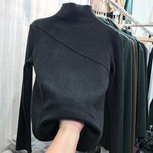 將圖片載入圖庫檢視器 TYM-1090 秋冬設計感上衣洋氣修身保暖學生長袖T德絨半高領打底 上衣
