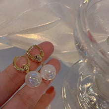 將圖片載入圖庫檢視器 6A701 炫彩色珍珠耳環女感人魚姬小眾輕奢耳釘耳飾品 925銀針
