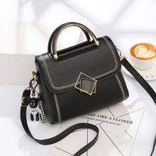 將圖片載入圖庫檢視器 JM-171 港風復古包新款網紅ins斜挎包徽章時尚手提小方包 女包
