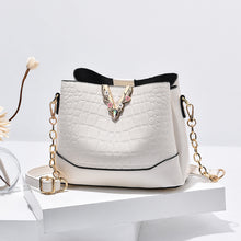 將圖片載入圖庫檢視器 JM-215 新款潮時尚寬肩帶斜挎包單肩水桶包 女包
