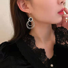 將圖片載入圖庫檢視器 4A805 新品網紅圓圈耳環女韓版黑色氣質誇張ins時尚耳飾耳鉤 925銀針
