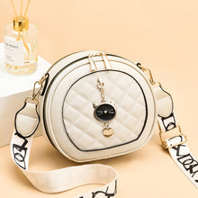 將圖片載入圖庫檢視器 JM-220 新款ins網紅洋氣單肩寬帶菱格斜挎小圓包 女包
