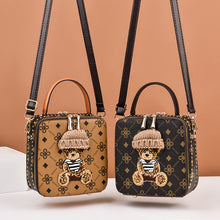 將圖片載入圖庫檢視器 JM-092 新款質感復古時尚單肩女包斜跨包小熊包 女包
